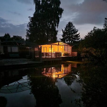 Rustig Gelegen Chalet Solvo Met Terras Aan Het Water 赫尔 外观 照片