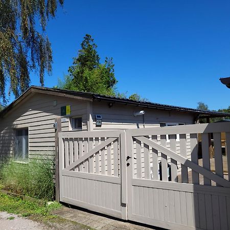 Rustig Gelegen Chalet Solvo Met Terras Aan Het Water 赫尔 外观 照片