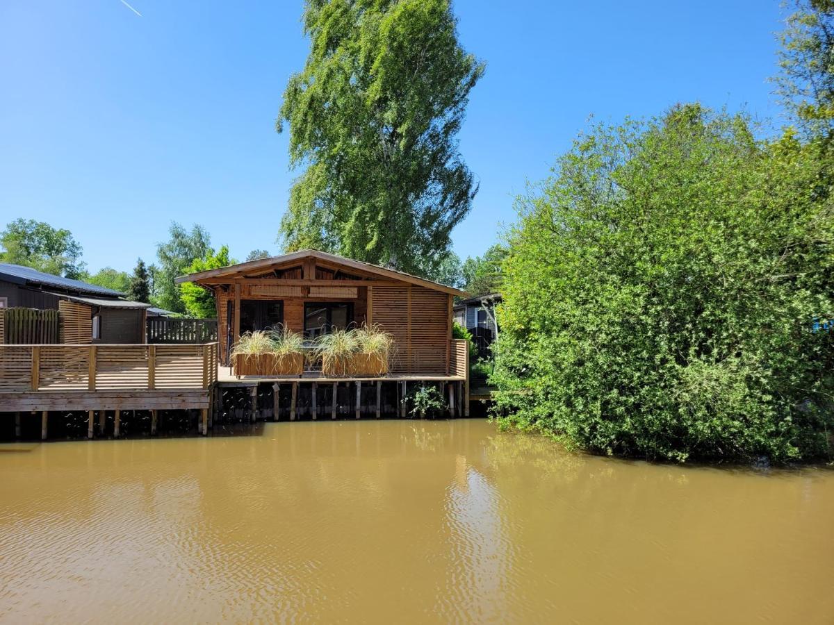 Rustig Gelegen Chalet Solvo Met Terras Aan Het Water 赫尔 外观 照片