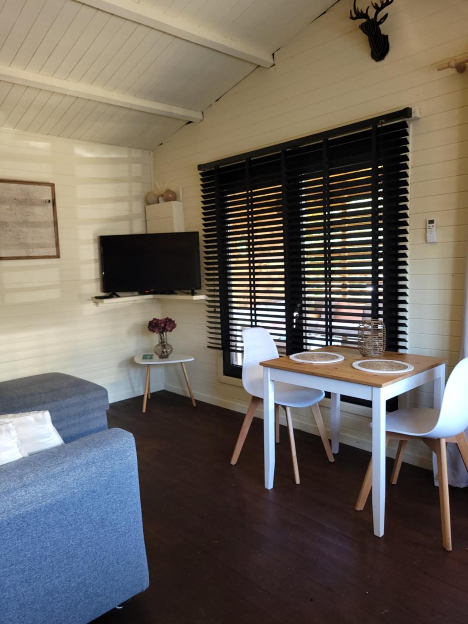 Rustig Gelegen Chalet Solvo Met Terras Aan Het Water 赫尔 外观 照片