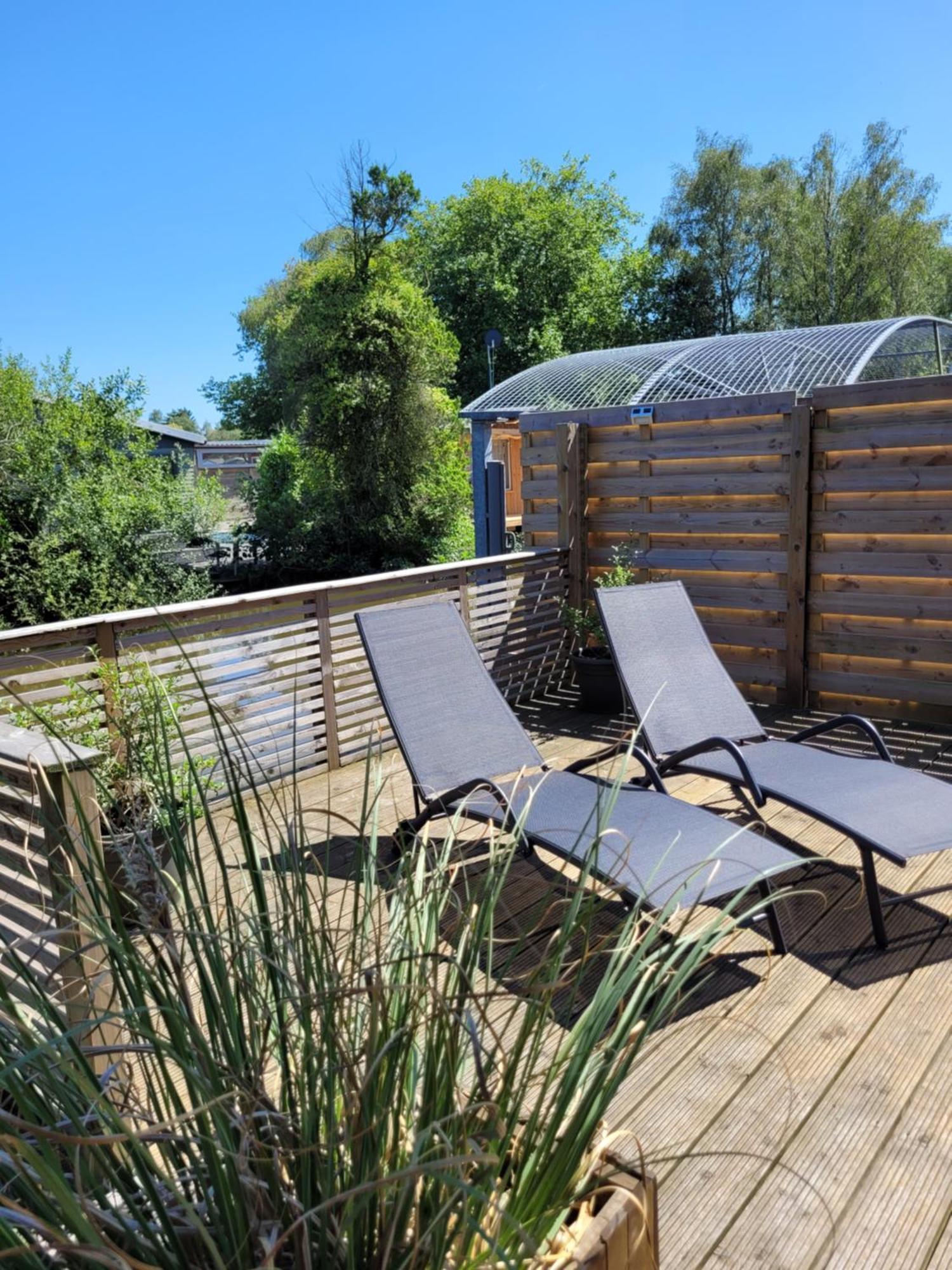 Rustig Gelegen Chalet Solvo Met Terras Aan Het Water 赫尔 外观 照片