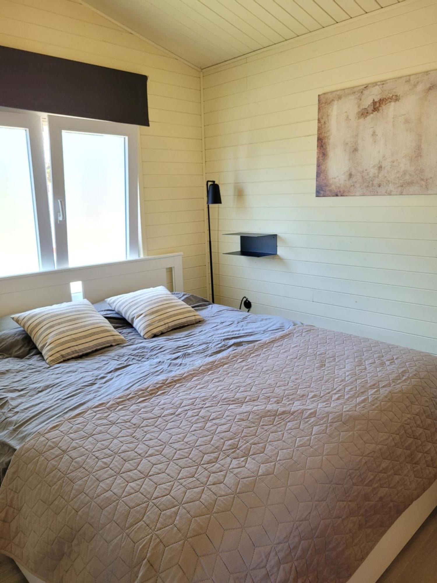 Rustig Gelegen Chalet Solvo Met Terras Aan Het Water 赫尔 外观 照片
